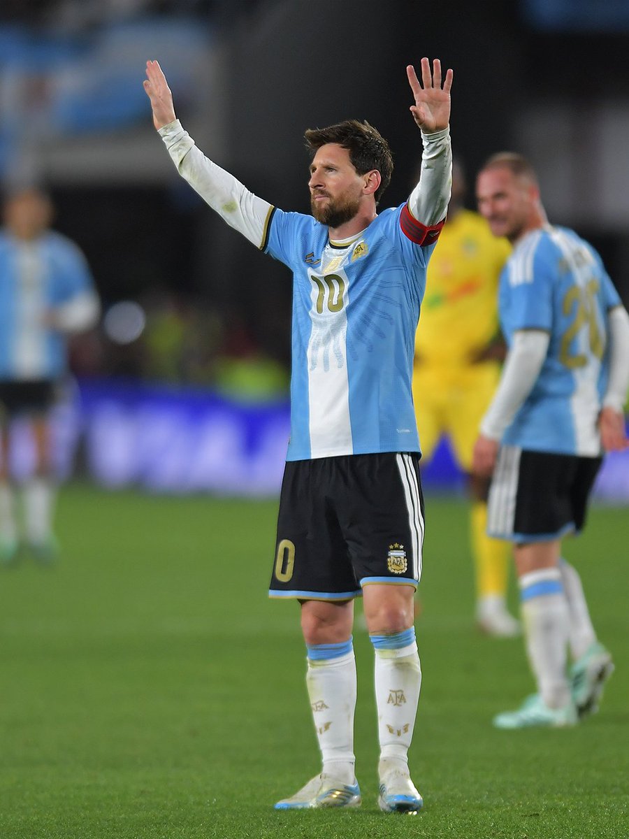 footballontnt's tweet photo. Lionel Messi signed off in style 🇦🇷🐐

⚽️ 1 goal
🅰️ 2 assists
🎯 Most shots: 9
✨ Most chances created: 4

Argentina’s No.10 until the very end 🥺❤️ https://t.co/O5j59YF7F2