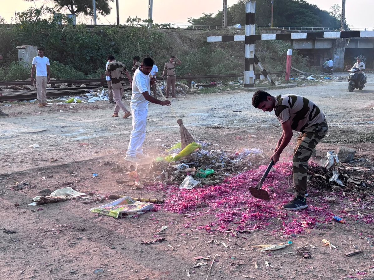 CISFHQrs's tweet photo. SPECIAL CAMPAIGN 6.0 | Towards a Cleaner & Sustainable Future

📅 2nd October – 31st October 2026

Swachhata is not just a campaign, but a collective responsibility.

Across its establishments, CISF is reinforcing this commitment through cleanliness drives, awareness initiatives and active participation, encouraging responsible practices and cleaner surroundings.

Together, we strive for healthier communities, sustainable practices and a cleaner India.

#SpecialCampaign6 #SwachhataPakhwada #SwachhBharat #SHS2026

@HMOIndia 
@PIBHomeAffairs 
@DARPG_GoI 
@MIB_India 
@SwachhBharatGov 
@swachhbharat 
@MoHUA_India 
@MoJSDDWS