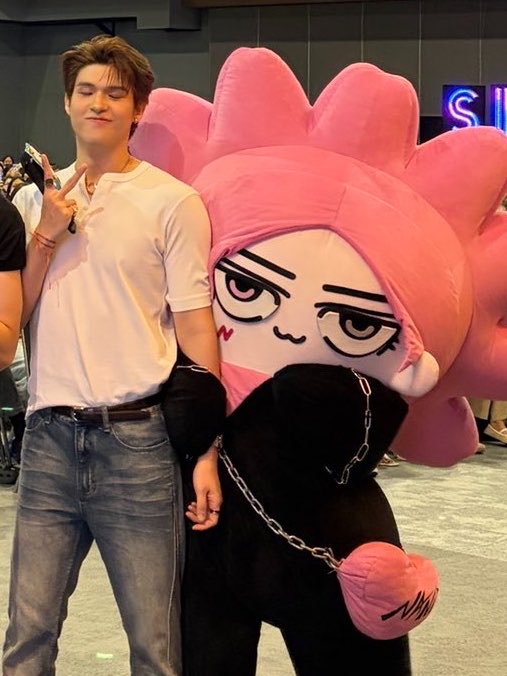 ppppbung_'s tweet photo. รูปนี้จั้นยิ้มน่ารัก จั้นดูผอมมาก ส่วนป๊ากายก็แล้วแต่ https://t.co/sEKnBttmHm