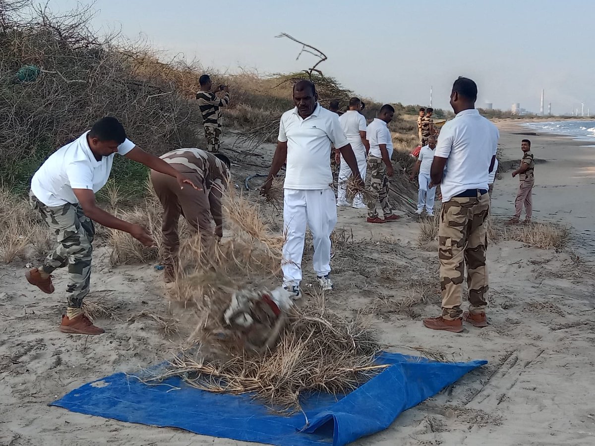 CISFHQrs's tweet photo. SPECIAL CAMPAIGN 6.0 | Towards a Cleaner & Sustainable Future

📅 2nd October – 31st October 2026

Swachhata is not just a campaign, but a collective responsibility.

Across its establishments, CISF is reinforcing this commitment through cleanliness drives, awareness initiatives and active participation, encouraging responsible practices and cleaner surroundings.

Together, we strive for healthier communities, sustainable practices and a cleaner India.

#SpecialCampaign6 #SwachhataPakhwada #SwachhBharat #SHS2026

@HMOIndia 
@PIBHomeAffairs 
@DARPG_GoI 
@MIB_India 
@SwachhBharatGov 
@swachhbharat 
@MoHUA_India 
@MoJSDDWS