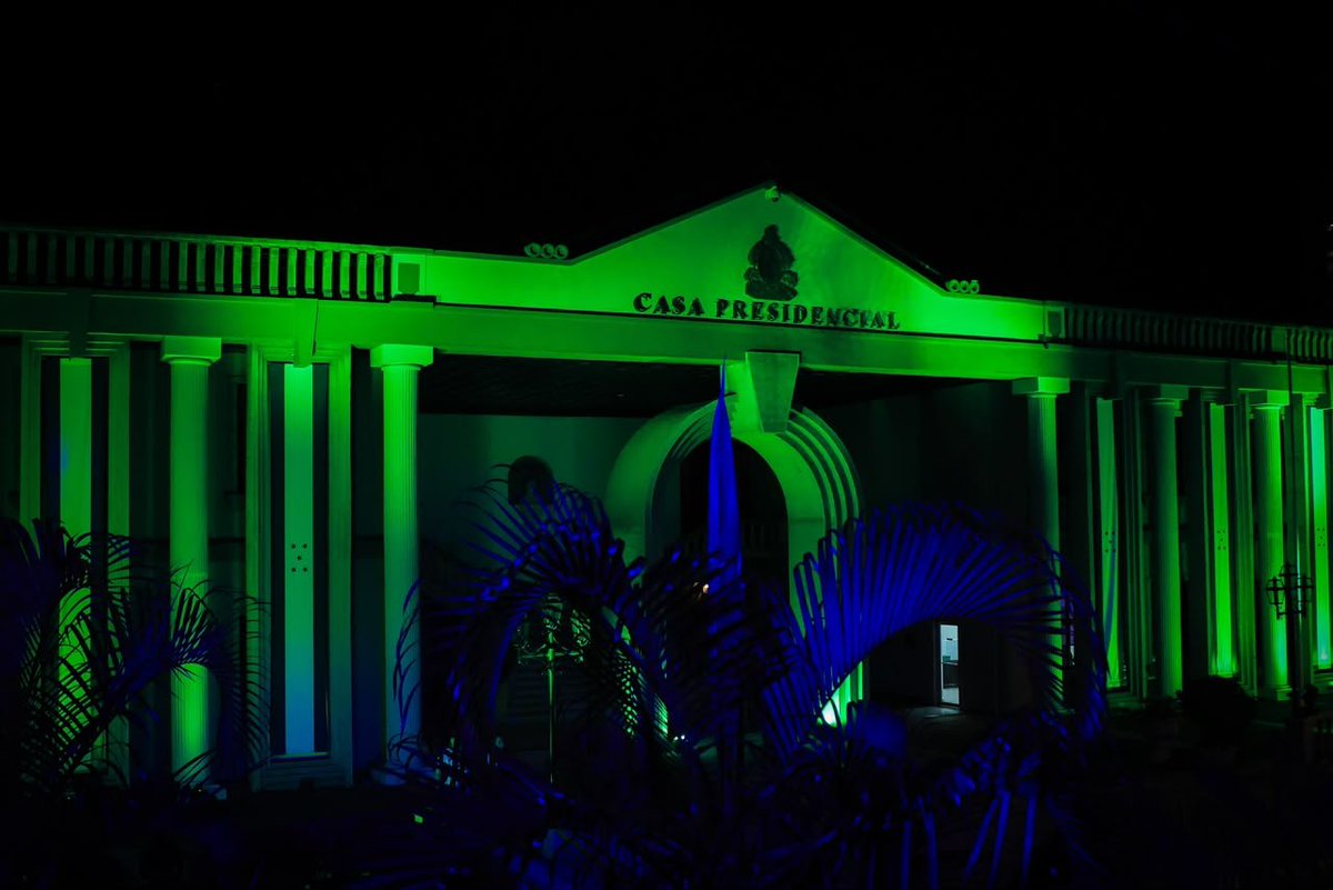 televisur's tweet photo. Casa Presidencial se iluminó de verde al sumarse a la campaña Visibles 2026, impulsada por Prepace, para promover la inclusión y los derechos de las personas con parálisis cerebral. Bajo el lema “Octubre no es un Día, es Todo un Mes”. 💚🇭🇳 https://t.co/xGNUT59rPw