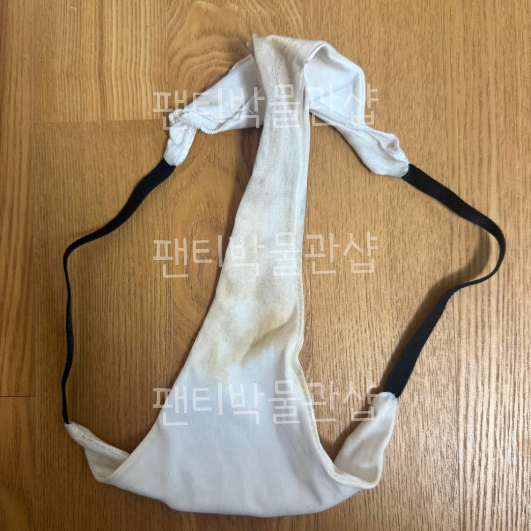 wardrobeurshop1's tweet photo. 이름: 박예지
나이: 27
직업: 피부과 코디
관계: 누나
품목: 면팬티 4, 티팬티 3
사이즈: M
상태: 2~3일 입은 팬티
거래방법: GS 반택
판매가: 150000
인증 및 사진 제공여부: 첨부사진
#팬티 #패티시 #페티쉬 https://t.co/ZDF9K44vsm