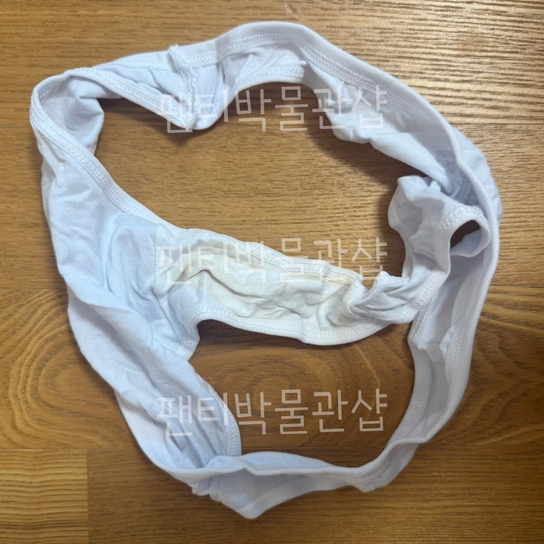 wardrobeurshop1's tweet photo. 이름: 박예지
나이: 27
직업: 피부과 코디
관계: 누나
품목: 면팬티 4, 티팬티 3
사이즈: M
상태: 2~3일 입은 팬티
거래방법: GS 반택
판매가: 150000
인증 및 사진 제공여부: 첨부사진
#팬티 #패티시 #페티쉬 https://t.co/ZDF9K44vsm