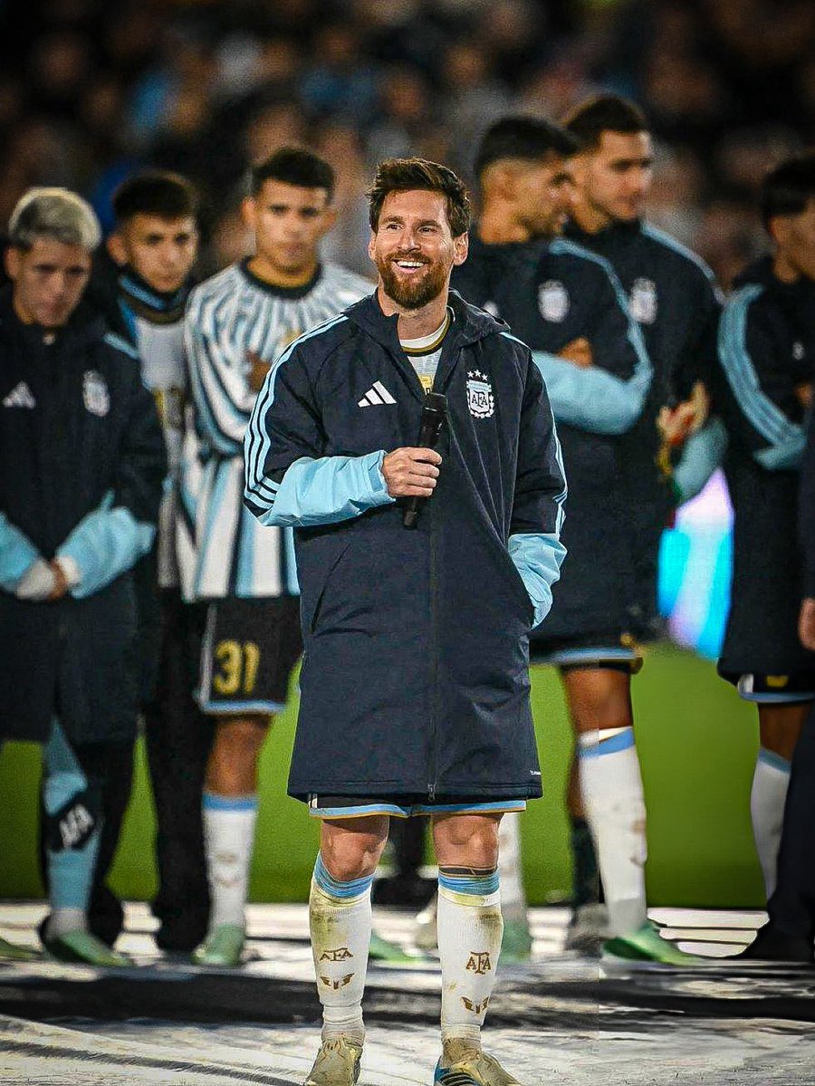 AFASeleccionEN's tweet photo. You leave with nothing left to give, having given everything, and with a heart full of a love that will last forever 🥹🐐 https://t.co/AQP41bjsTJ