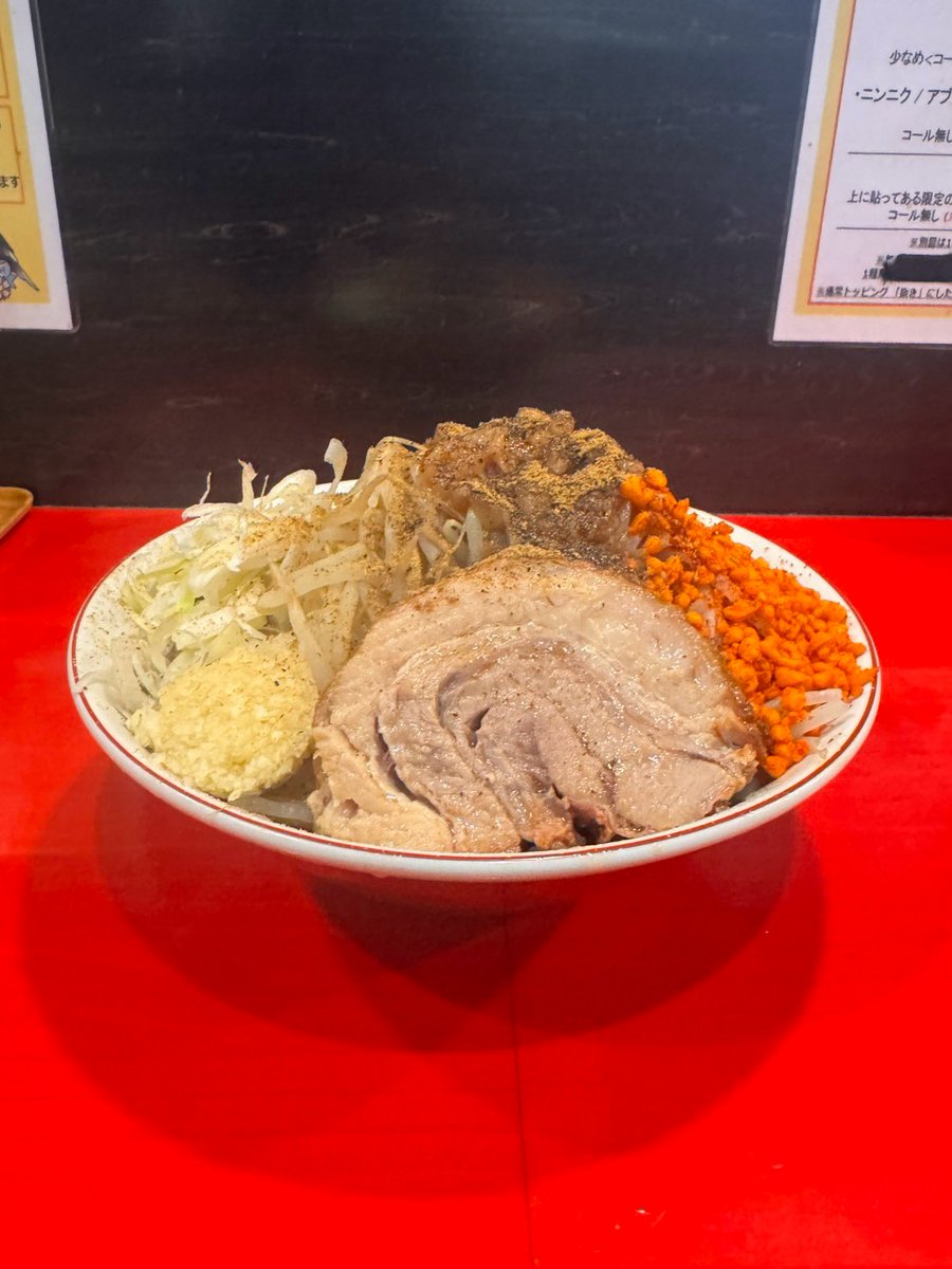 Mashimashi57149's tweet photo. ✨出店店舗情報✨
#ラーメン鷹の目 
【店舗PR】
ラーメン鷹の目は、埼玉・東京を中心に展開する、自家製極太麺が自慢のラーメン店です。濃厚でパンチのある一杯は、一度食べたら忘れられない中毒性が魅力🍜
📢優先レーンパス「背徳エンペラーPASS」発売中！
詳しくは👉https://t.co/3xUObWAud1 https://t.co/Wk3R4l5KGn