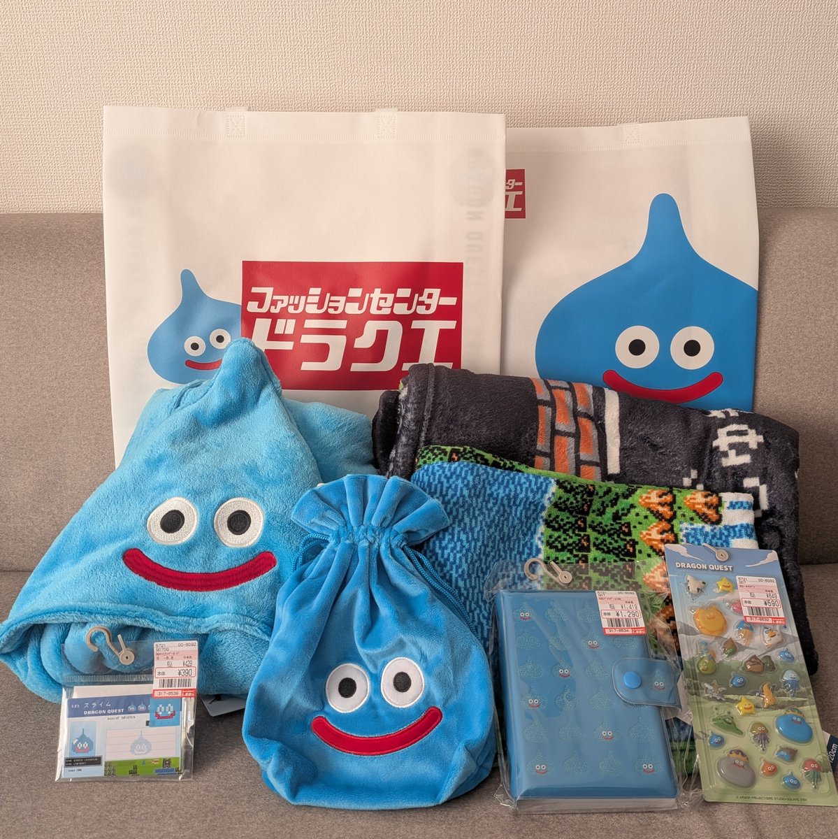 mrok____'s tweet photo. 開店20分前到着 整理番号10番で欲しかったの買えたヤッター🎮️
#ドラゴンクエスト #ドラクエ #しまむら https://t.co/yof7KE0jKs