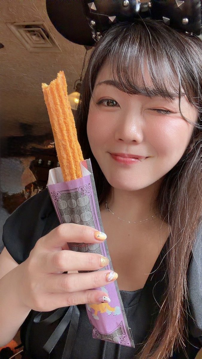 runrunpower3150's tweet photo. もうディズニーチュロス食べたくて狂いそう…1回のインパで6本は食べてるのに… https://t.co/6Ze1vydaxB