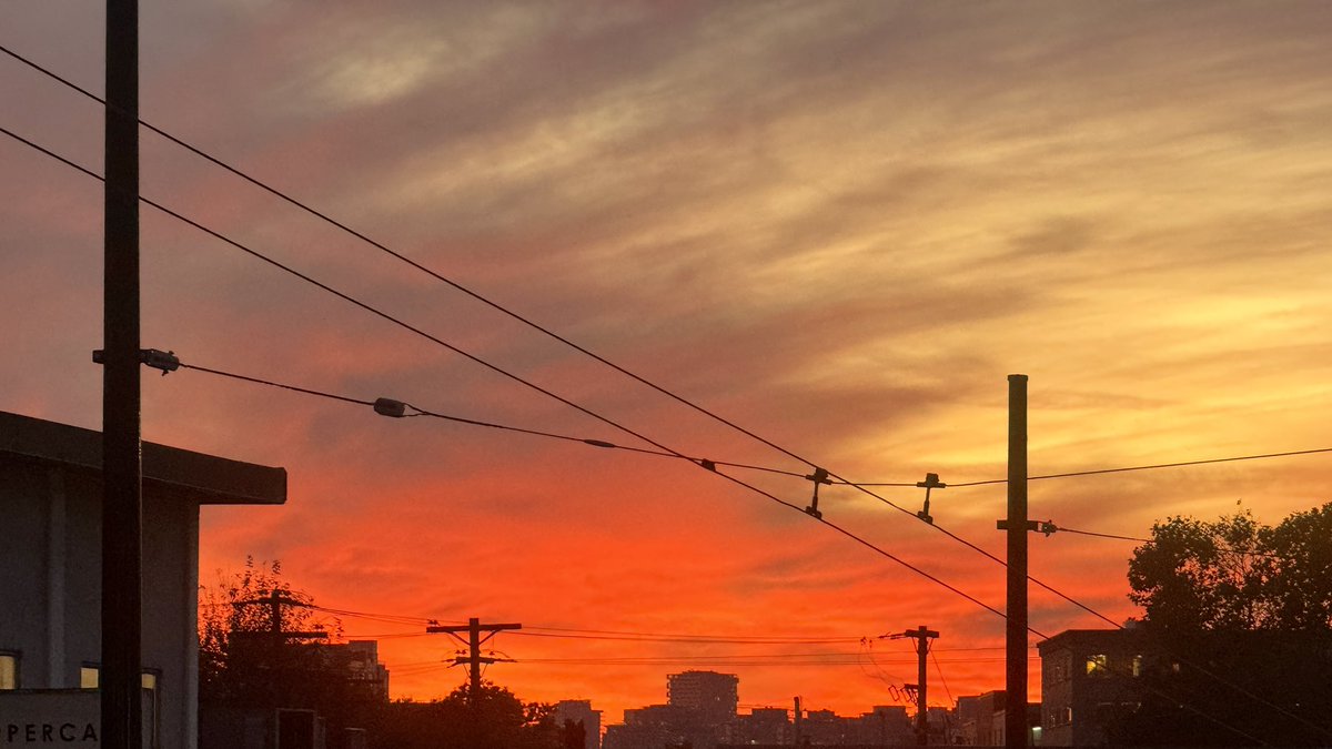 RyanVoutilainen's tweet photo. Just missed the most epic Vancouver sunset where I could finally pull over after getting off the freeway and take a bit of a shot. I hope and expect somebody got something better! 😭 

#BCStorm #BCStormWatch #BCWx #YVRwx https://t.co/22XJbNbZMf
