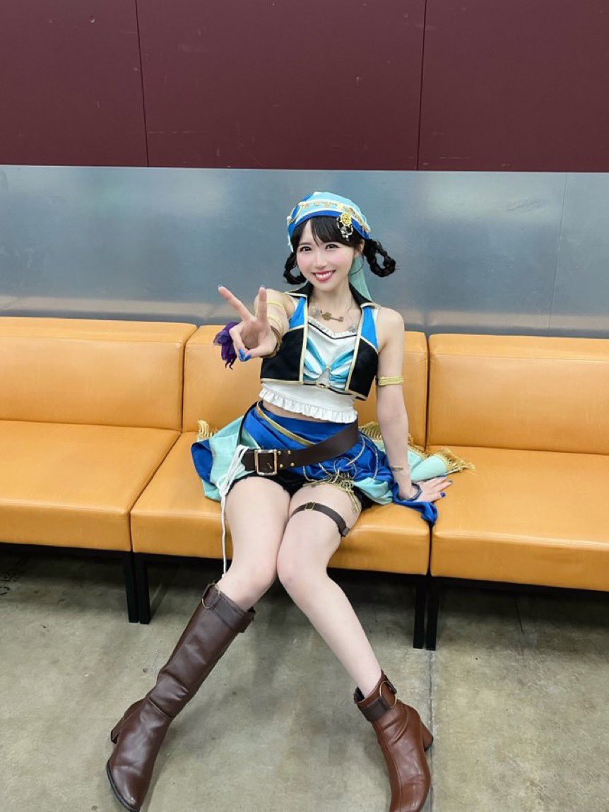 rayb77's tweet photo. し◯さんの太ももお腹腋エロすぎ😭💦 https://t.co/MvFRPVSTqu