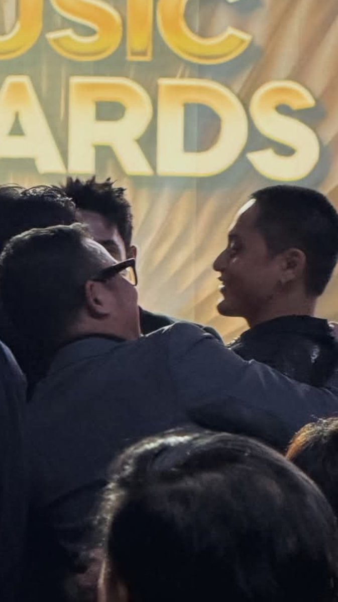 meebaobei1819's tweet photo. Direk Pao sobrang clingy naman😅 

SB19 MAY BISA SA FMA
@SB19Official #SB19
#SB19RocksTheFMA https://t.co/XNp1v8DERG