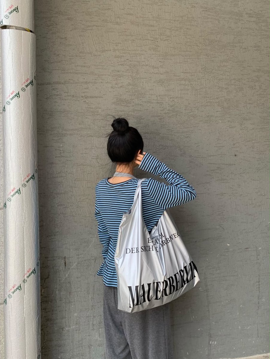mauerberlin_'s tweet photo. 실버가방은 코디에 포인트 주기 좋음 😆

MAUER BERLIN MIT BAG - SILVER
https://t.co/lhSJzJtUGB https://t.co/V7ovi7qZIO