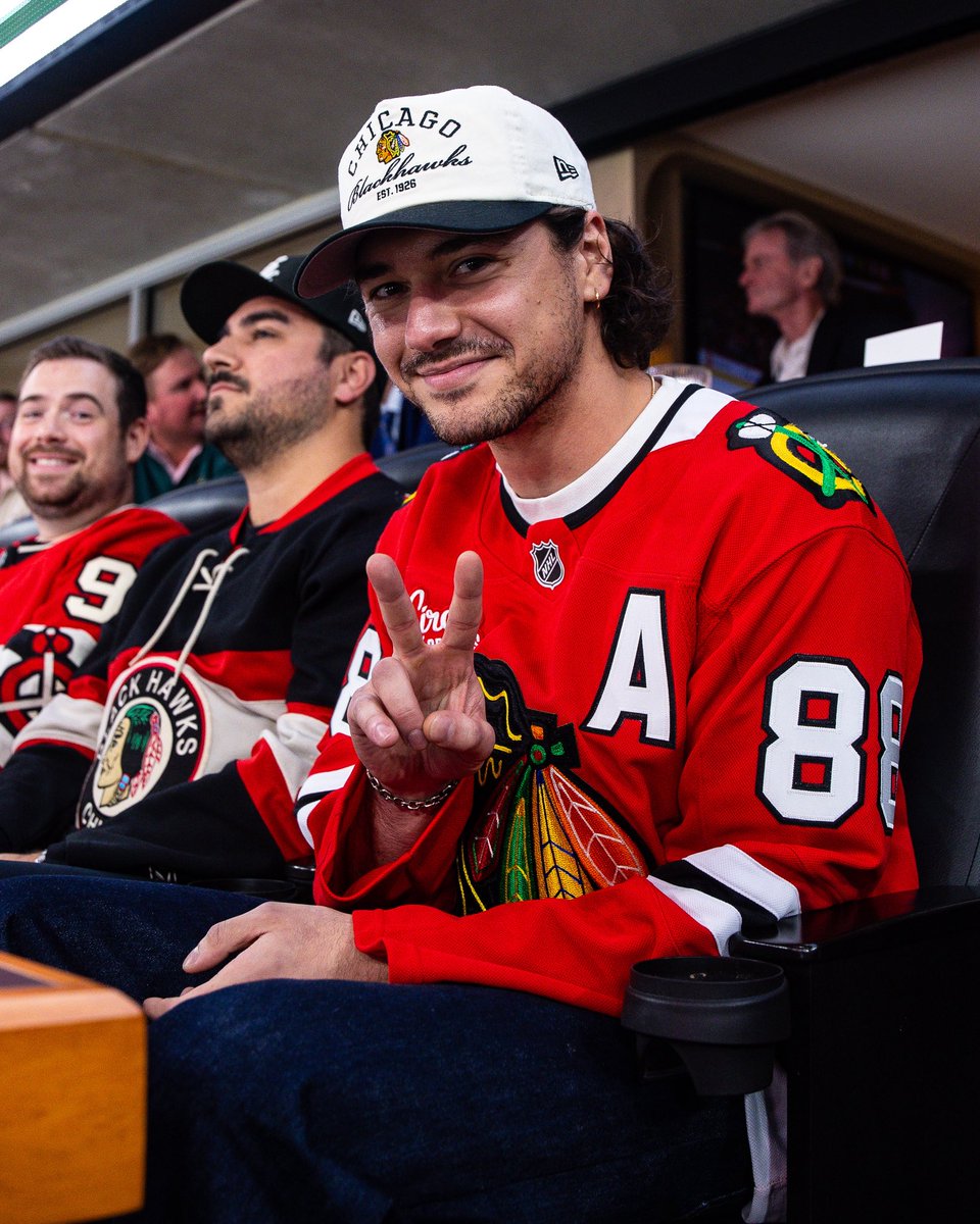 NHLBlackhawks's tweet photo. feeling very unwellsy https://t.co/sjBPbElzuU