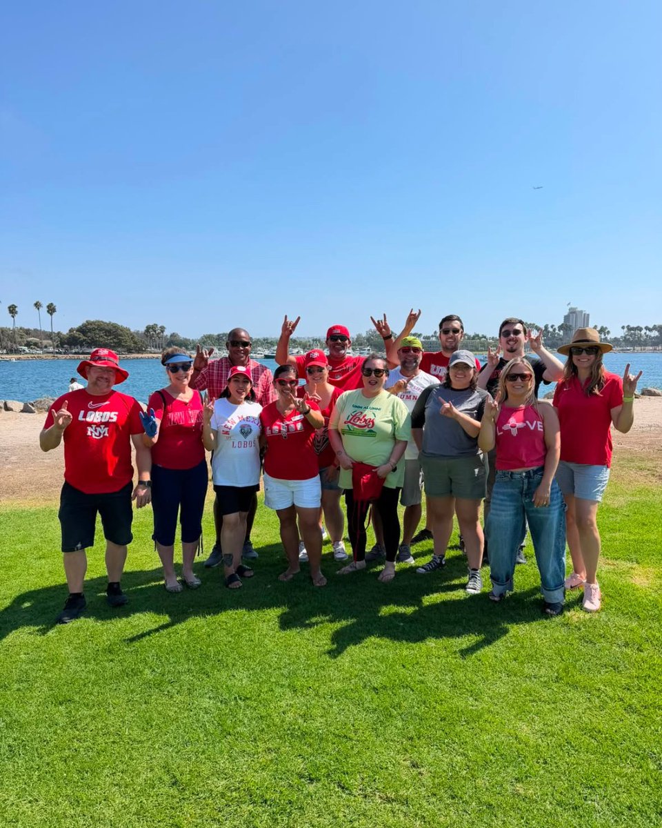 UNM's tweet photo. UNM Alumni 🤝 Green Chile

That's a wrap on @UNMAlumni's annual Green Chile roasts. Make sure to catch them next year! https://t.co/NIsFr152Jk