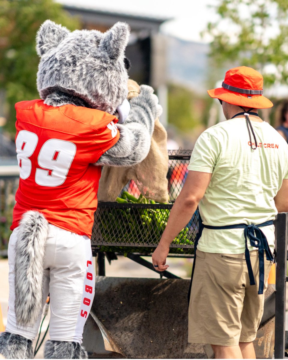 UNM's tweet photo. UNM Alumni 🤝 Green Chile

That's a wrap on @UNMAlumni's annual Green Chile roasts. Make sure to catch them next year! https://t.co/NIsFr152Jk
