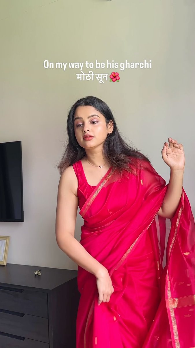 BDina99's tweet photo. आजचा GRWM — गणपती edition 
Saree from @tarinee_31 https://t.co/FJZFQ1oMcH