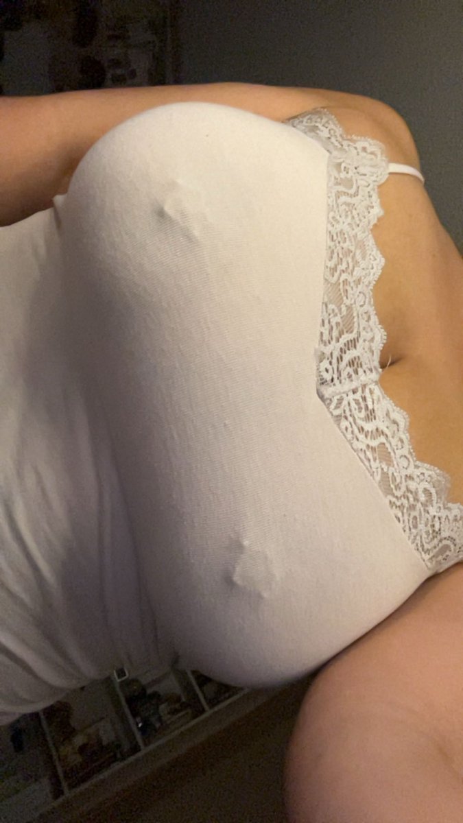 pixxxigrl's tweet photo. should i post #tits uncensored? xoxo, gn #nsfwtwt https://t.co/K0n4HDBB41