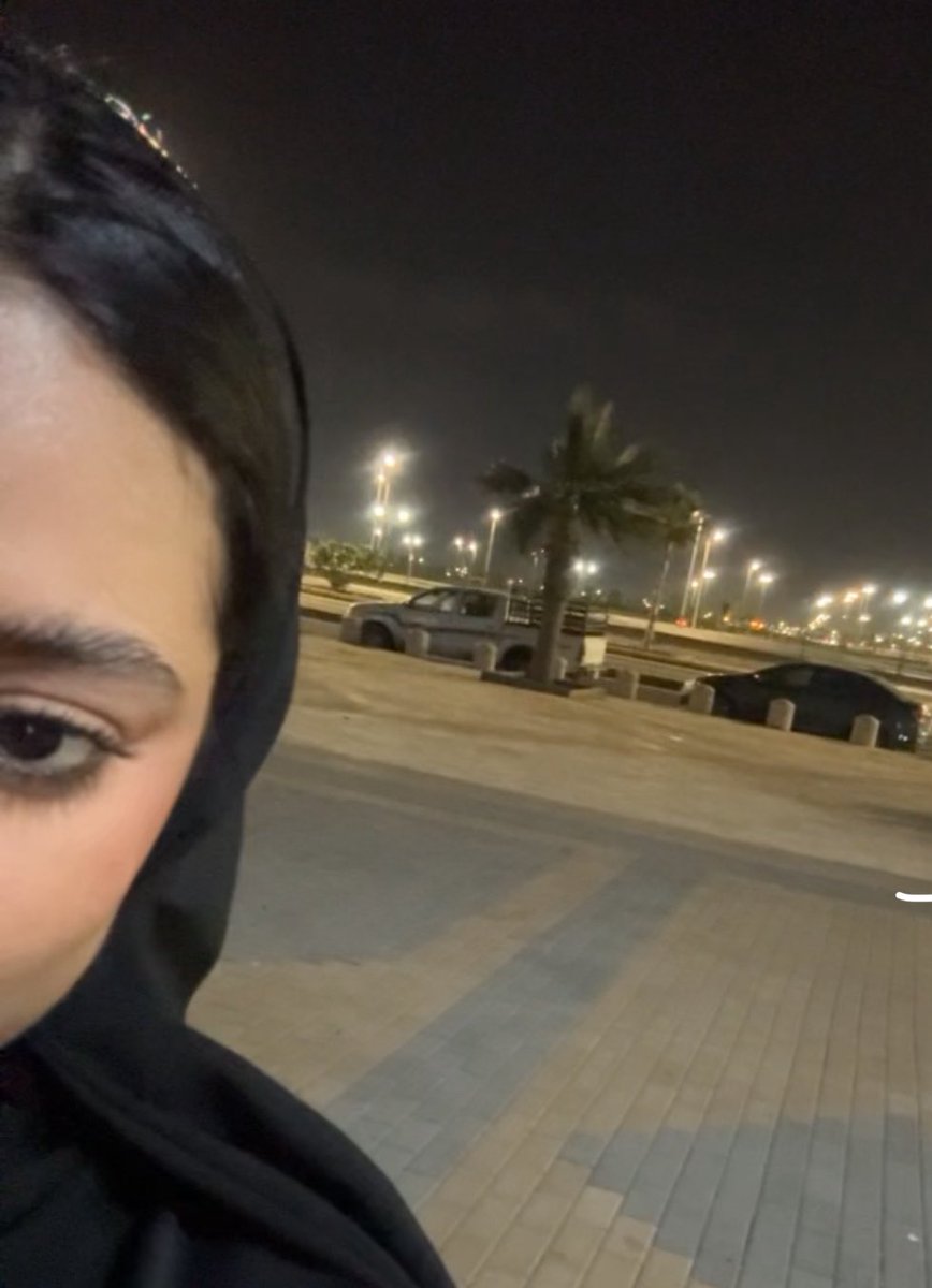 lli1xq1's tweet photo. شعور الهواء النقي يلامس وجهك دون الخرقه السودا تستاهل كل هذا التضحيات #٢٠٣٠_بلا_نقاب7 #٢٠٣٠_بلا_نقاب https://t.co/QzwtatQ9xr
