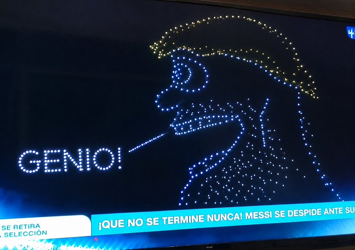 frabigol's tweet photo. Lo mejor del show de drones de Messi. https://t.co/ZkQdLC3guz