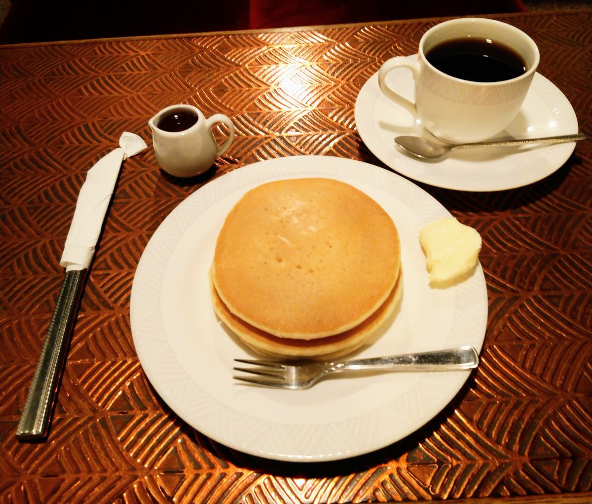 freshsalonjin's tweet photo. こんにちは！今日の午前はまったりムードです🍵

#純喫茶 #レトロ #喫煙可 https://t.co/WanqKjU26p