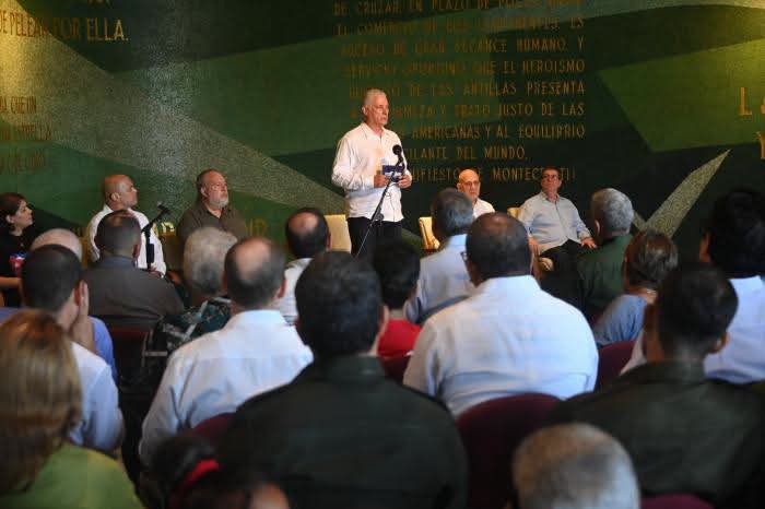 GHNordelo5's tweet photo. Hoy acompañamos a nuestro Presidente @DiazCanelB en la peregrinación por el 50 aniversario del crimen de Barbados, y  en el encuentro con familiares de las víctimas del terrorismo contra nuestro pueblo.
#Cuba #CDRCuba #TenemosMemoria #CubaNoEsUnaAmenaza https://t.co/dPw8YLBvEW