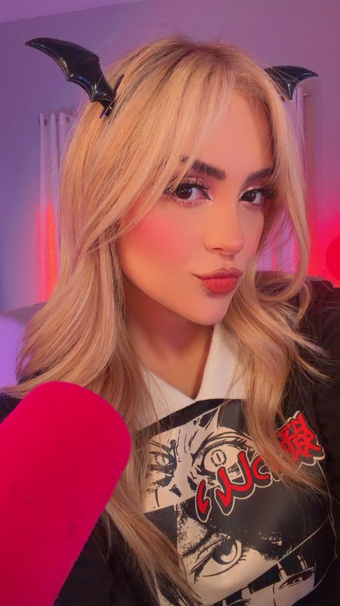 arigameplays's tweet photo. Ya en vivo ven ya 💜 https://t.co/V67rDN5QDP