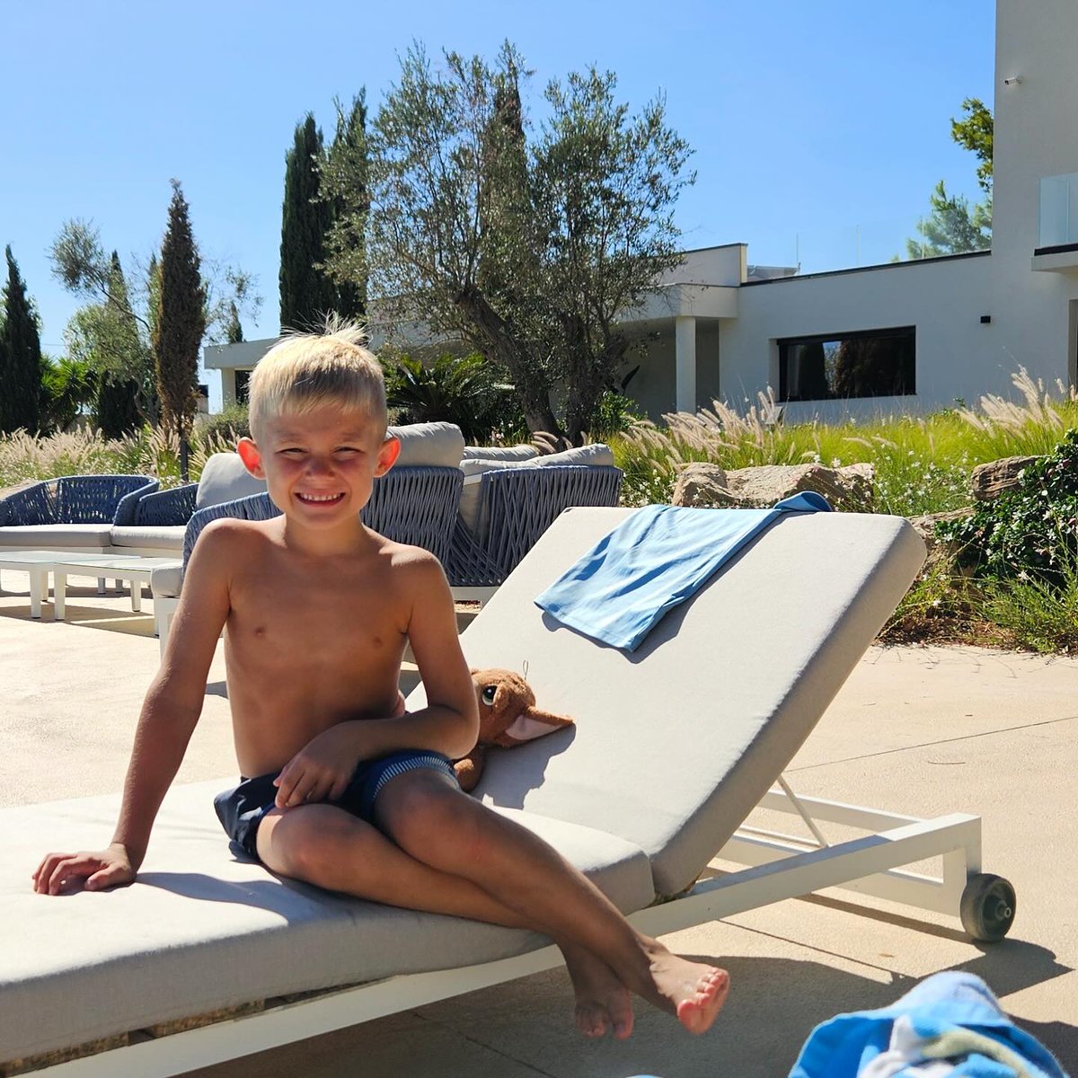 Nsryn22443's tweet photo. Rugsėjo pabaiga Puglijoje – idealus metas: +26–30°C, šilta jūra ir mažiau turistų. Jonijos pakrantė su plačiais, šviesaus smėlio paplūdimiais ypač sužavėjo. Spalio 1-ąją vasara baigėsi per naktį, bet mes spėjome ją išnaudoti. https://t.co/f0ZgN2CTdl