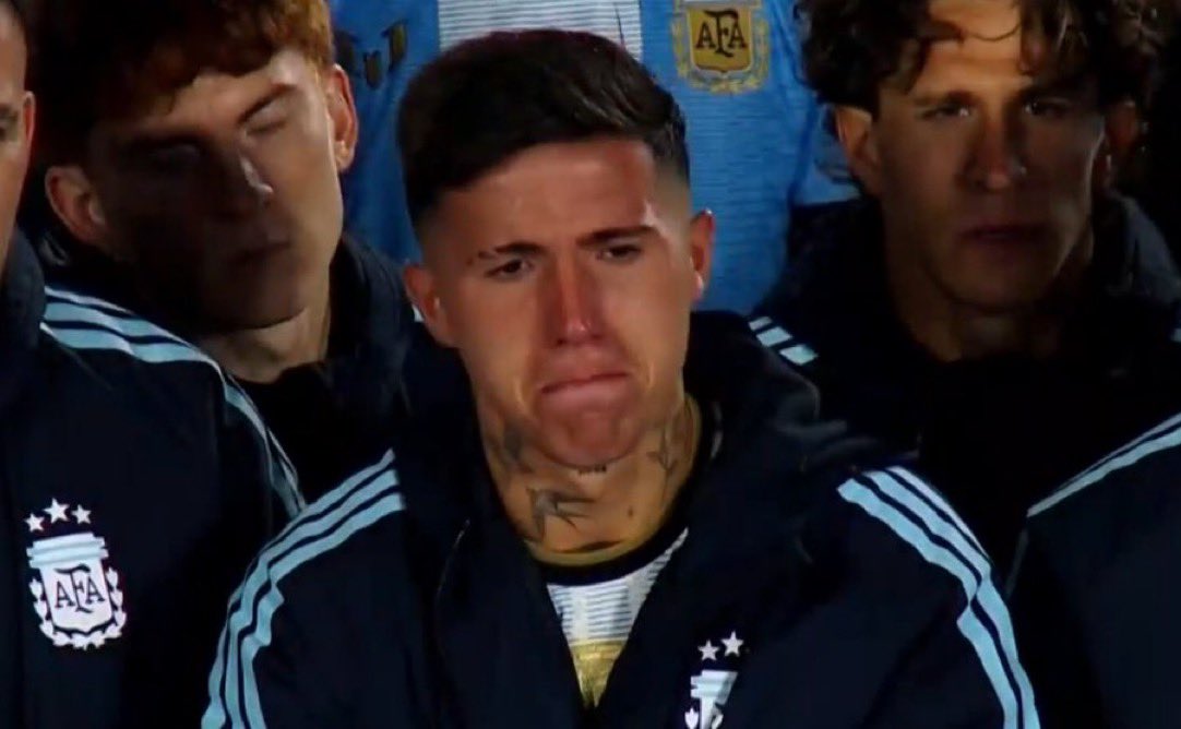 mikewaykicks's tweet photo. 📸 - ENZO FERNANDEZ IS CRYING DURING MESSI'S SPEECH. https://t.co/qZkhrijxQb