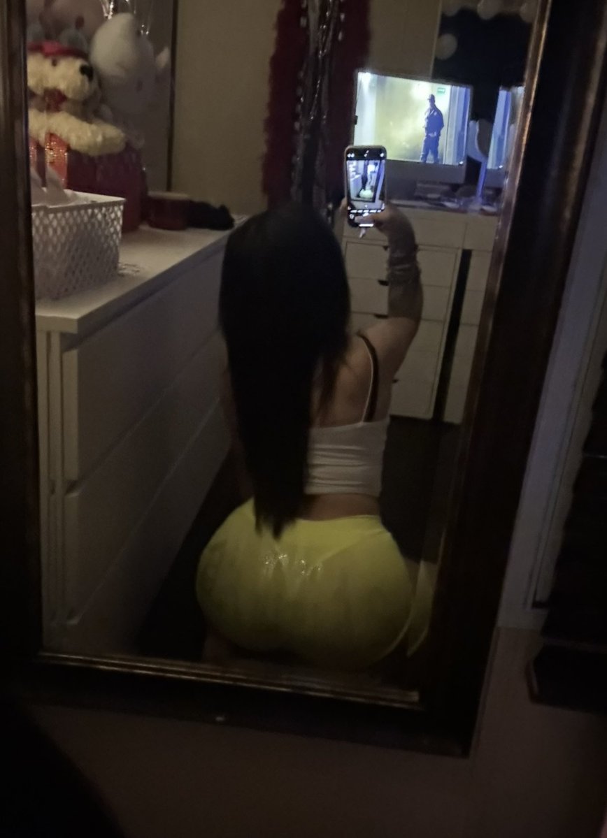 214xolynn's tweet photo. My fav pics of my behind https://t.co/ExUUFR193b