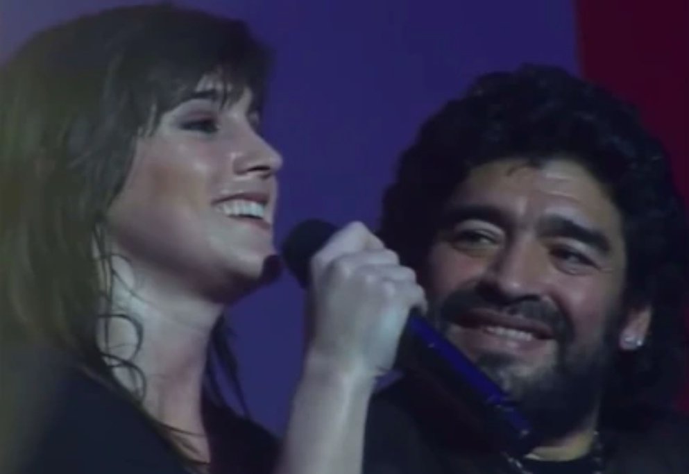 maggiccupcake's tweet photo. La sole le acaba de cantar a Messi la misma canción que le cantó a Maradona en su despedida. Los 1️⃣0️⃣ 🩵🥹🇦🇷 https://t.co/GNGchF8ia8