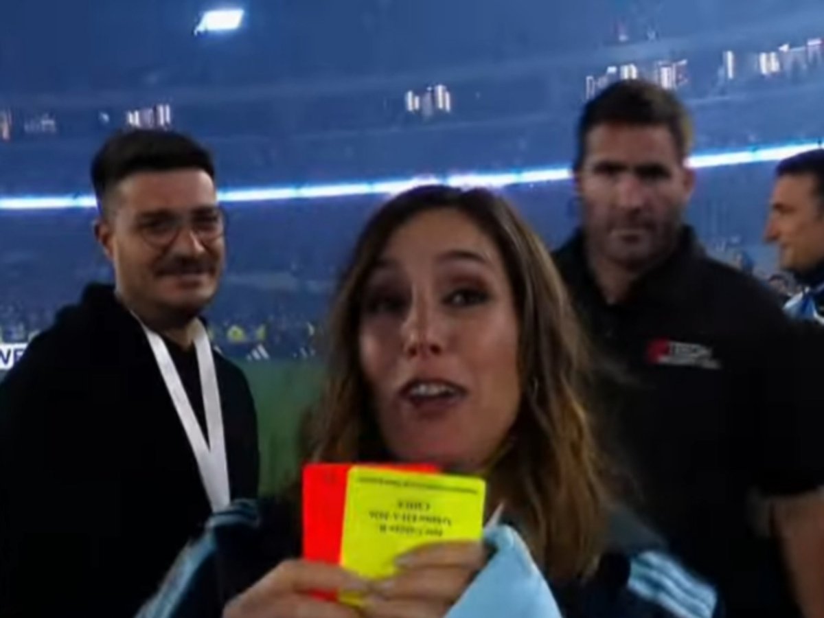 humanosdestafe's tweet photo. JAJAJ LA SOLE SE MANOTEO LAS TARJETAS https://t.co/25OD5rEltl