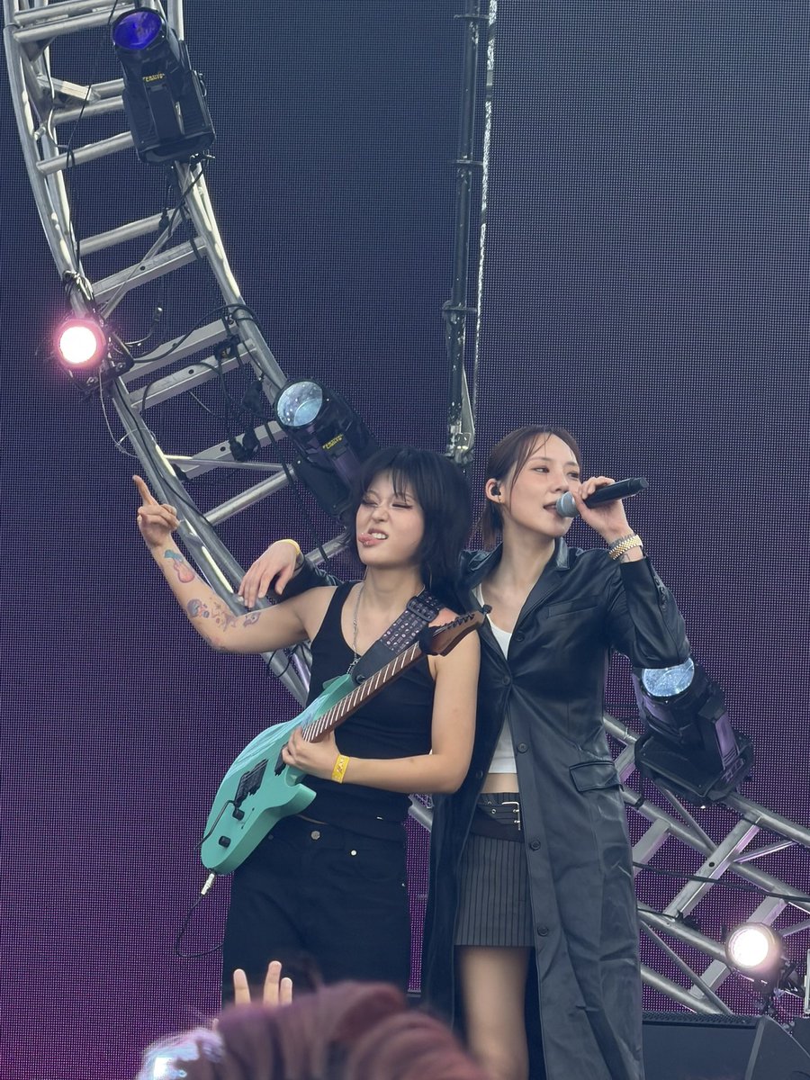 ellwxb2's tweet photo. そういえば、こちらも初めましてだったけど、THE FIXもめっちゃカッコよくて、可愛かった！🥹❤️‍🔥

声の感じとかもめっちゃタイプだなぁ🥰

帰国後も他の曲聴いてみてるけど、
なんか昔よく聴いてたTaylor Momsenの曲を思い出す🤔✨

#XMF #THEFIX https://t.co/KQzlXStcLU