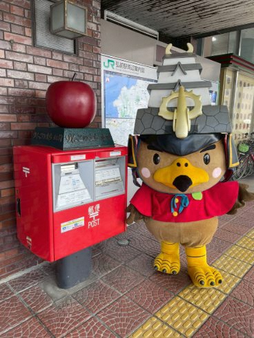 takamarukun400's tweet photo. 『りんごの街弘前』を満喫しよう🍎

“りんご文化”を楽しみながら
アップルパイの名店巡りや
まちのなかのりんごモチーフ探しなど
たっぷり3時間体験できるガイドツアーが
10月10日(土)から始まるよ～🥳
※ご案内するアップルパイはテイクアウトのみ

予約は下のリンク先から♪
https://t.co/H0KpftwLkz https://t.co/u5kugElLQR