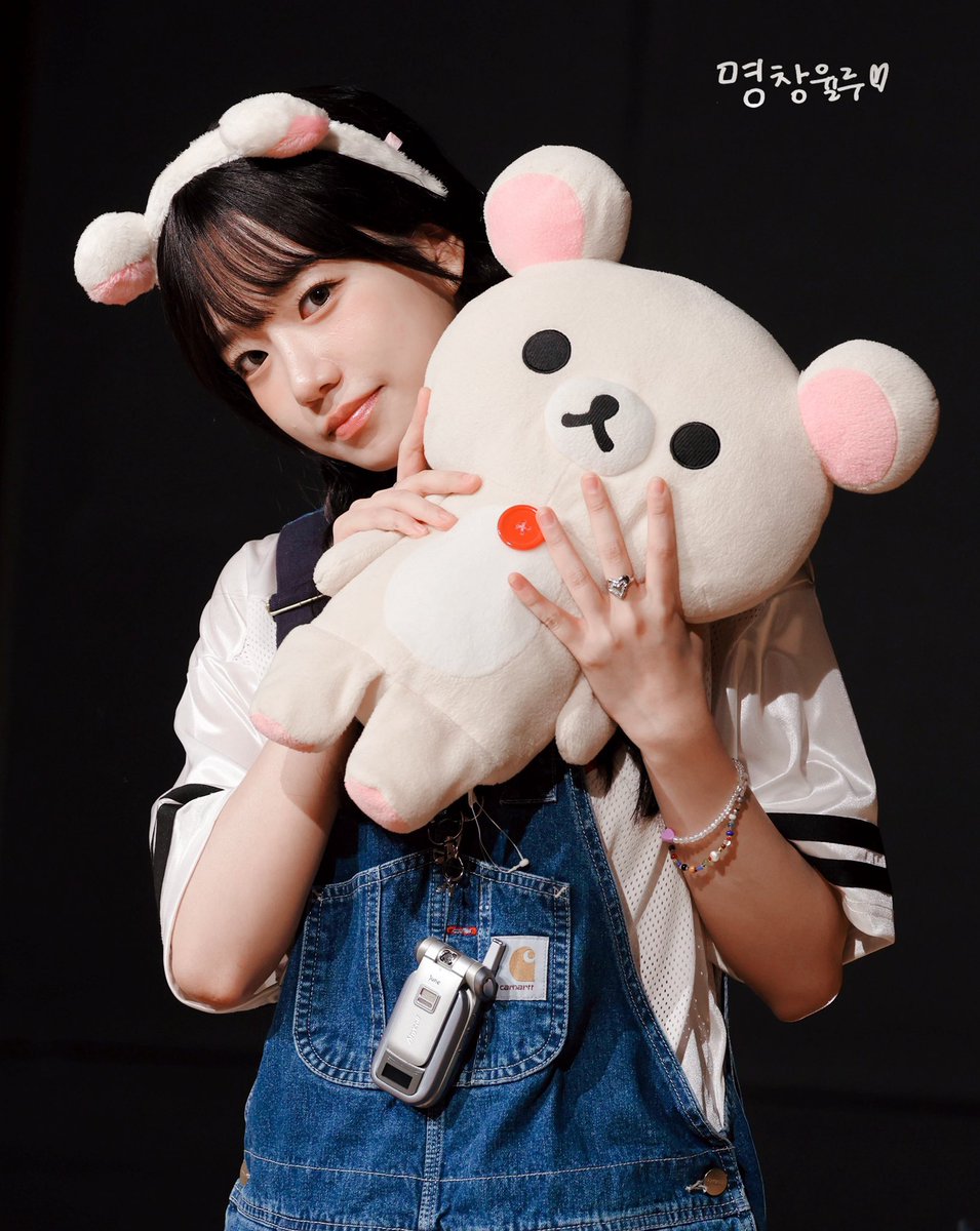 1022_JYR's tweet photo. 보고싶다고……#조유리
진짜로……

5주년 추카행♥️

#조유리 #JOYURI #チョユリ
#FiveYearsWithGLASSY
#5YearsWithYURI https://t.co/EDwcM3CzAG