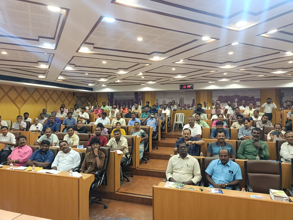 tnfoodsafety's tweet photo. Madurai District officials conducted a FoSTaC training programme
📅 Date: 06.10.2026
📘 Course: Advanced Course
(Oil Manufacturers, Repackers & Distributors)
👥 Participants: 120
📍 Venue: MEPCO Mini Auditorium, 178-B, Kamarajar Salai, Madurai
#FoSTaC #FoodSafety #EatSafe https://t.co/VR08vC5Zo0