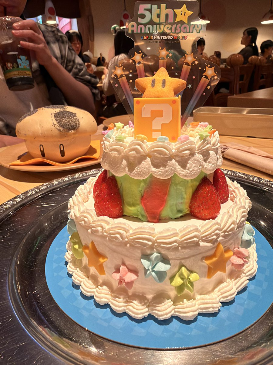yama_hiroto's tweet photo. ユニバのニンテンドーエリア5周年を祝ってきました！
もうそんななるんやなー

デロリアンでドクが2026年にきてた https://t.co/2BxcelmPDB