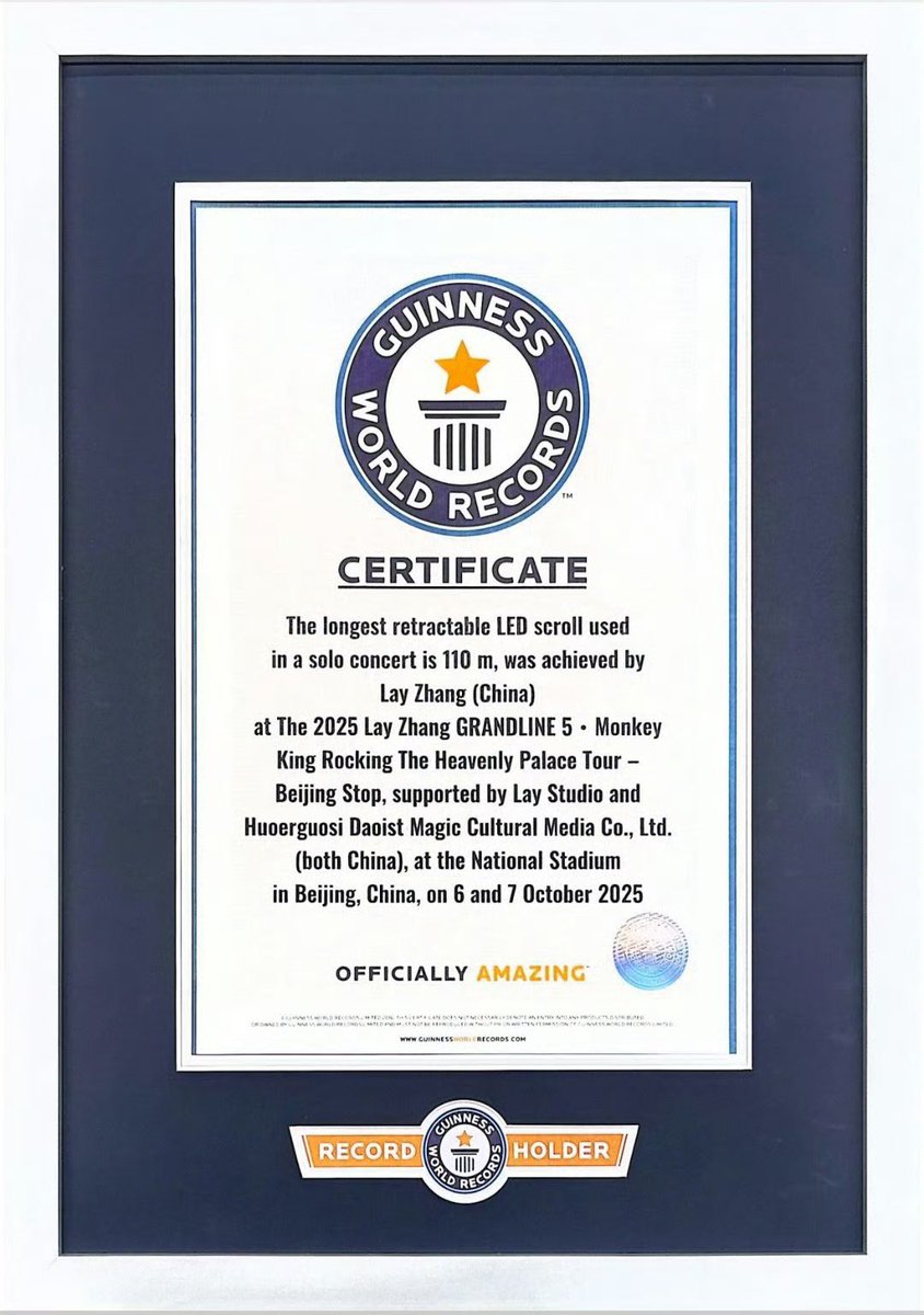 Chuchouxxing's tweet photo. Guinness World Record : Certificate book

@layzhang #Yixing #จางอี้ชิง 💜

The longest retractable LED scroll used in a solo concert is 110m, was achieved by Lay Zhang (China) at The 2025 Lay Zhang GRANDLINE 5 • Monkey King Rocking The Heavenly Palace Tour - Beijing Stop, supported by Lay Studio and Huoerguosi Daoist Magic Cultural Media Co., Ltd. (both China), at the National Stadium in Beijing, China, on 6 and 7 October 2025

Congratulations again🎉🎉🎉 #HappyLAYday #LAYRockingTheBirdsNest #เลย์จาง #1007HappyLAYday @lay_studio