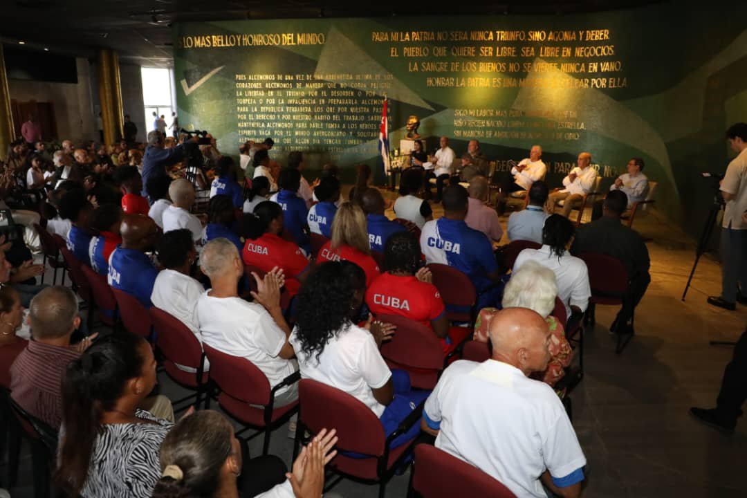 GHNordelo5's tweet photo. Hoy acompañamos a nuestro Presidente @DiazCanelB en la peregrinación por el 50 aniversario del crimen de Barbados, y  en el encuentro con familiares de las víctimas del terrorismo contra nuestro pueblo.
#Cuba #CDRCuba #TenemosMemoria #CubaNoEsUnaAmenaza https://t.co/dPw8YLBvEW