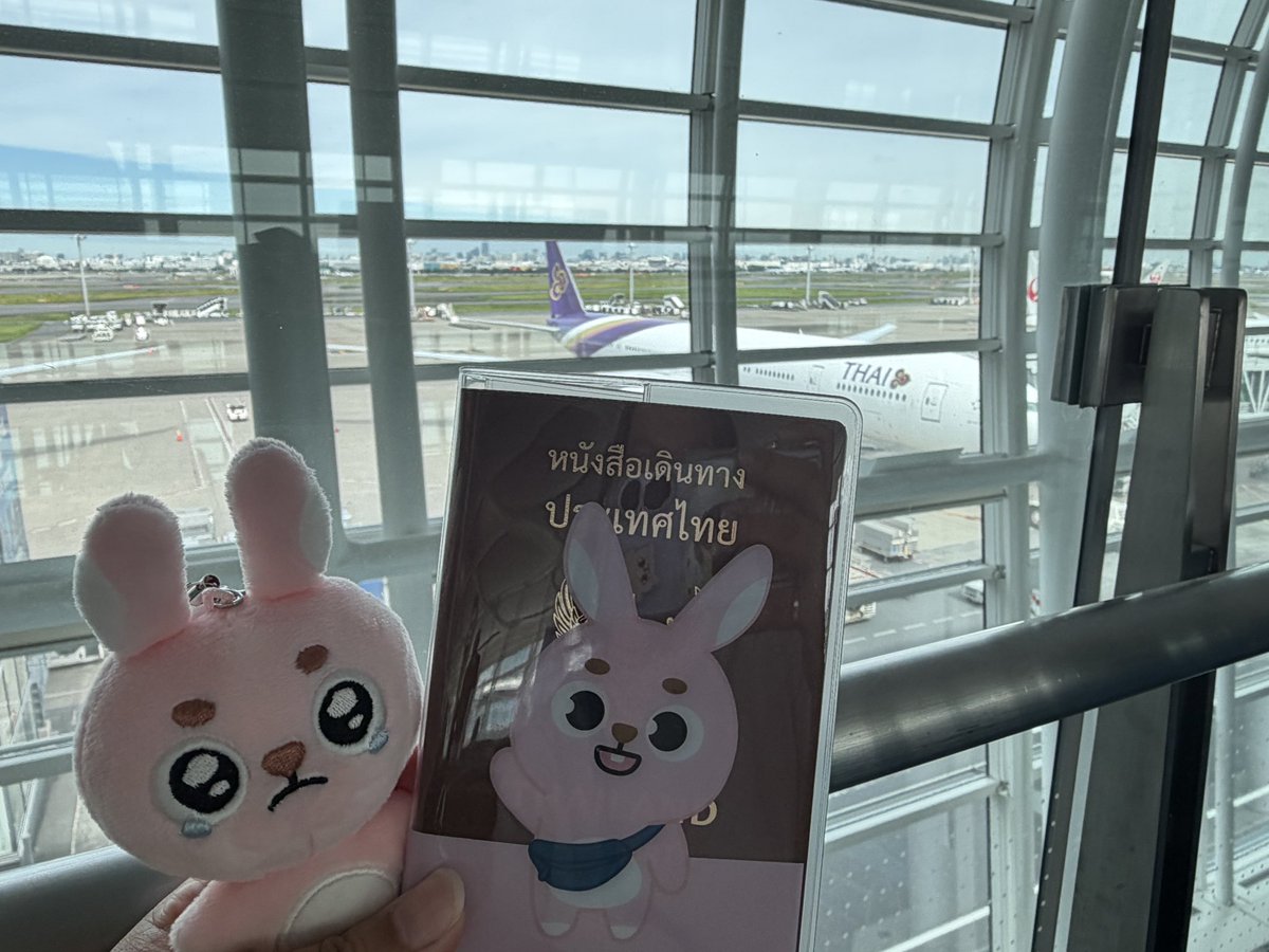 kimwonpym's tweet photo. คอนวันเสาร์แต่บินละ ไม่ค่อยรีบ 555 พิลไปหายองยอนกัน🦊 https://t.co/YG7ikS4GOU