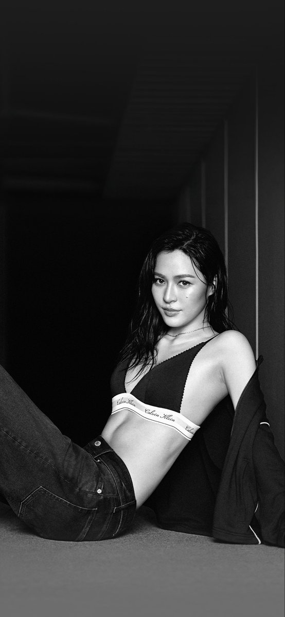Clovekll's tweet photo. @CalvinKlein Calvin Klein and Lingling Kwong ignite the scene together. 🖤Linglingkwong so pretty gorgeous 

#linglingkwongxcalvinklein
#หลิงหลิงคอง #linglingkwong
@linglingkwong @calvinklein https://t.co/e7dBI9Vz2F