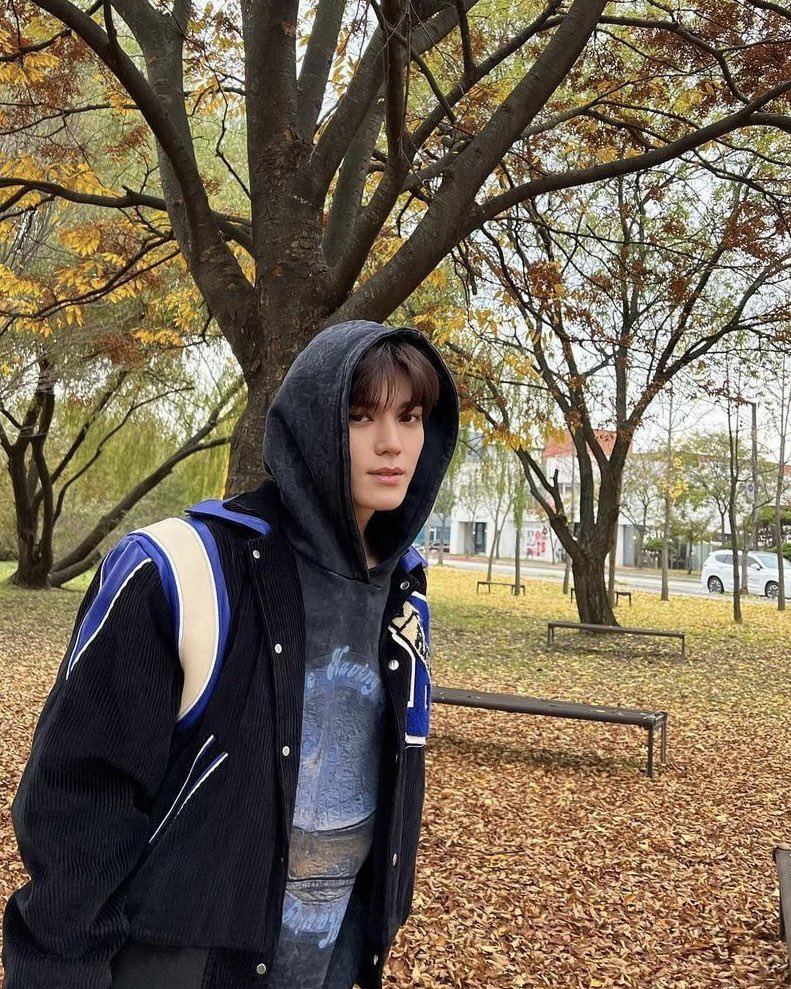 tyongphoria's tweet photo. 가을이니까, 좋아하는 가을 태용. https://t.co/56k01tp2yf