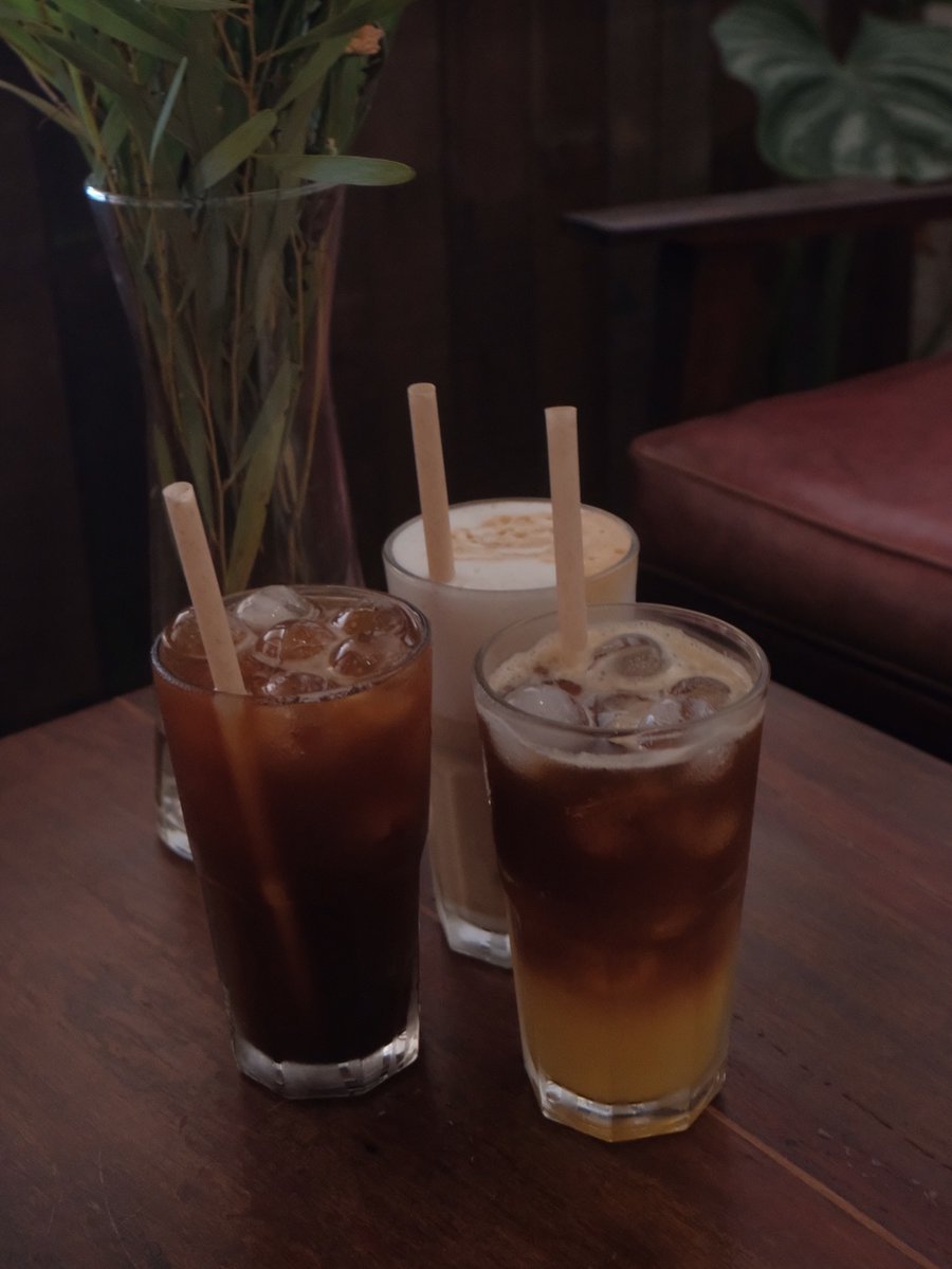 chicoalan14's tweet photo. Chuyen Coffee Roastery is a must-visit in Mui Ne for quality coffee and laid-back vibes. Try the pineapple cold brew, bac siu, or americano, browse beach jewelry, and take home freshly ground Da Lat beans. Prices from 30–100k VND. https://t.co/i3sMIwTTOZ