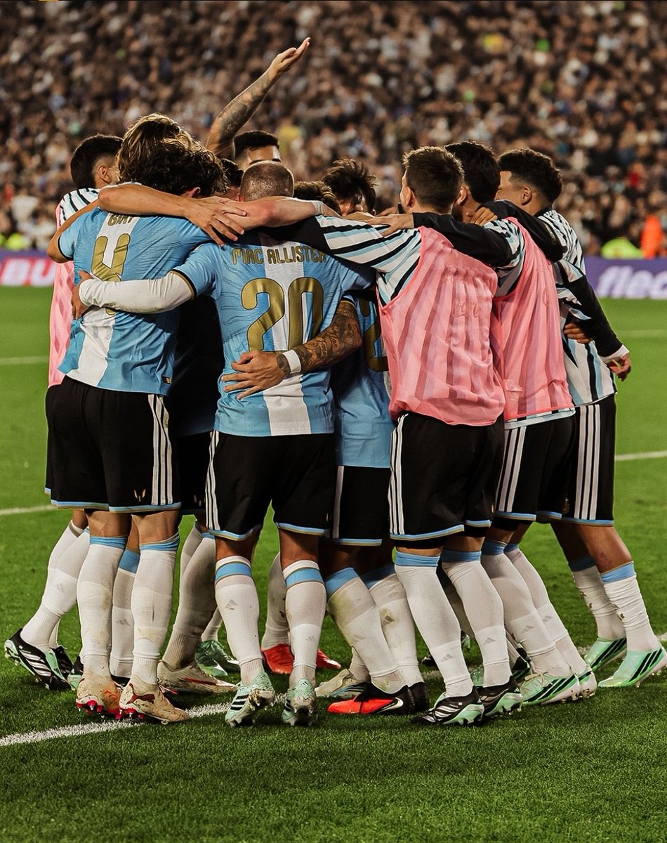 lascalonetarp's tweet photo. Selección Argentina de Fútbol Masculino 🇦🇷 
𝖫𝖺 𝖠𝗅𝖻𝗂𝖼𝖾𝗅𝖾𝗌𝗍𝖾 · 𝐋𝐚 𝐒𝐜𝐚𝐥𝐨𝐧𝐞𝐭𝐚 · 𝘁𝗿𝗶𝗰𝗮𝗺𝗽𝗲𝗼𝗻𝗮 𝗺𝘂𝗻𝗱𝗶𝗮𝗹 · entrenamientos, partidos, 𝘮𝘦𝘥𝘪𝘰𝘴 𝘺 contenido. https://t.co/zGEUypNsk6