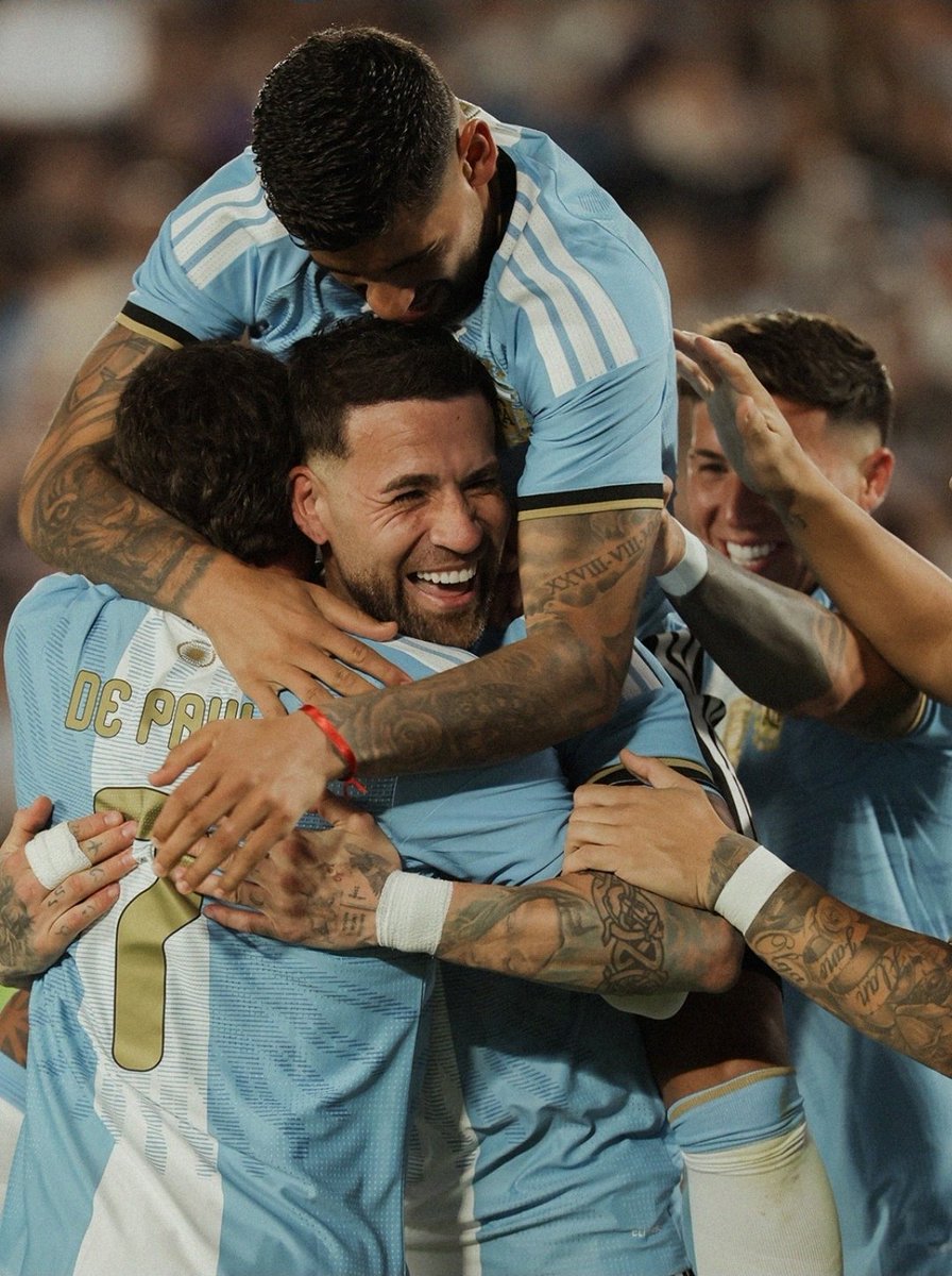 lascalonetarp's tweet photo. Selección Argentina de Fútbol Masculino 🇦🇷 
𝖫𝖺 𝖠𝗅𝖻𝗂𝖼𝖾𝗅𝖾𝗌𝗍𝖾 · 𝐋𝐚 𝐒𝐜𝐚𝐥𝐨𝐧𝐞𝐭𝐚 · 𝘁𝗿𝗶𝗰𝗮𝗺𝗽𝗲𝗼𝗻𝗮 𝗺𝘂𝗻𝗱𝗶𝗮𝗹 · entrenamientos, partidos, 𝘮𝘦𝘥𝘪𝘰𝘴 𝘺 contenido. https://t.co/zGEUypNsk6