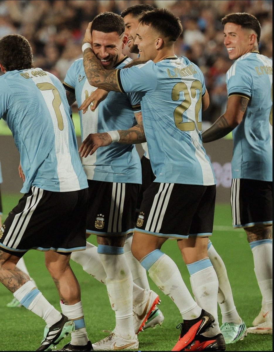 lascalonetarp's tweet photo. Selección Argentina de Fútbol Masculino 🇦🇷 
𝖫𝖺 𝖠𝗅𝖻𝗂𝖼𝖾𝗅𝖾𝗌𝗍𝖾 · 𝐋𝐚 𝐒𝐜𝐚𝐥𝐨𝐧𝐞𝐭𝐚 · 𝘁𝗿𝗶𝗰𝗮𝗺𝗽𝗲𝗼𝗻𝗮 𝗺𝘂𝗻𝗱𝗶𝗮𝗹 · entrenamientos, partidos, 𝘮𝘦𝘥𝘪𝘰𝘴 𝘺 contenido. https://t.co/zGEUypNsk6