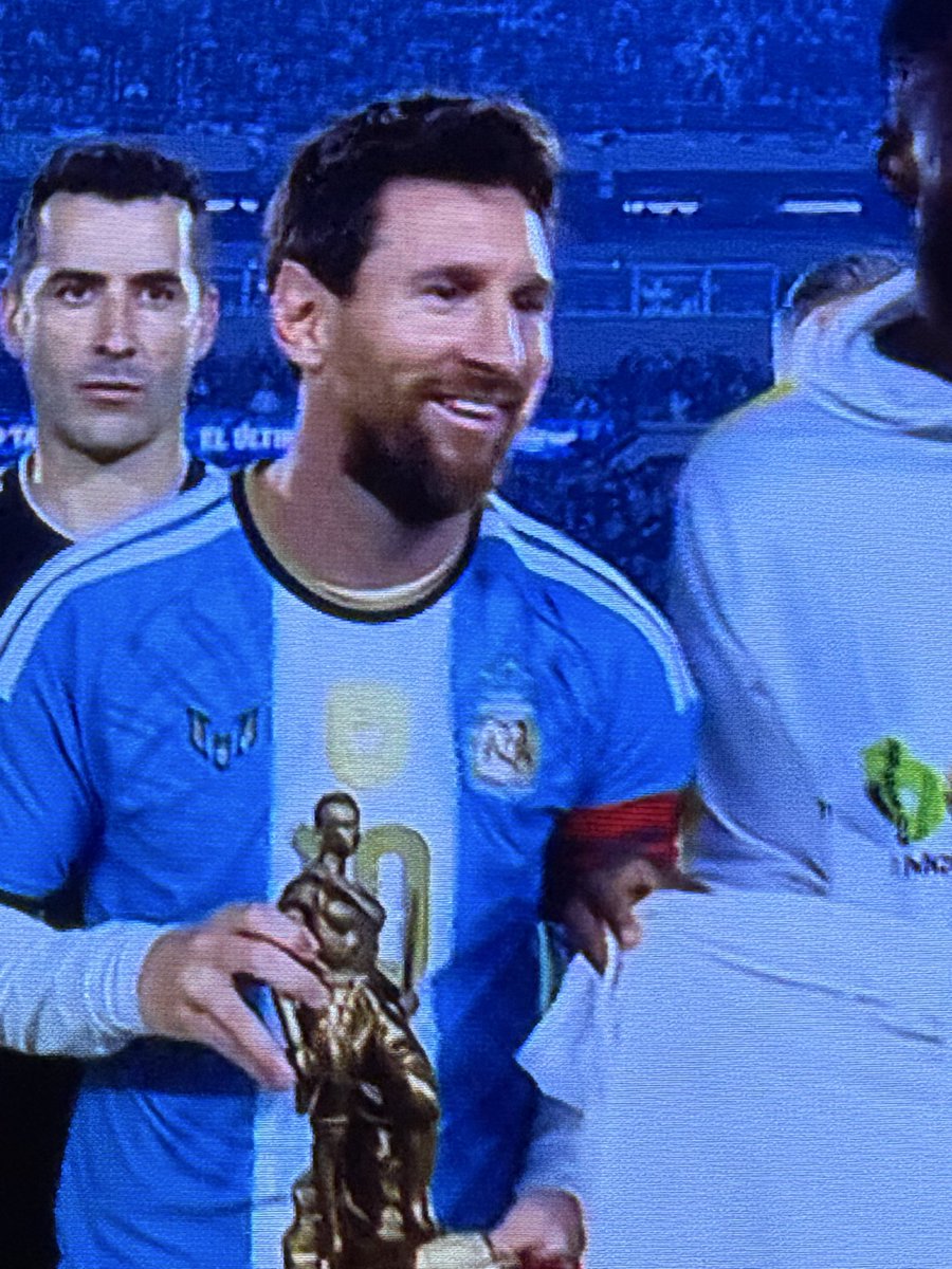 MechiCok's tweet photo. Cómo vivir después de tiiiiiii
Te amamos Leo!
#MessiAdiós https://t.co/u5YIoby94e