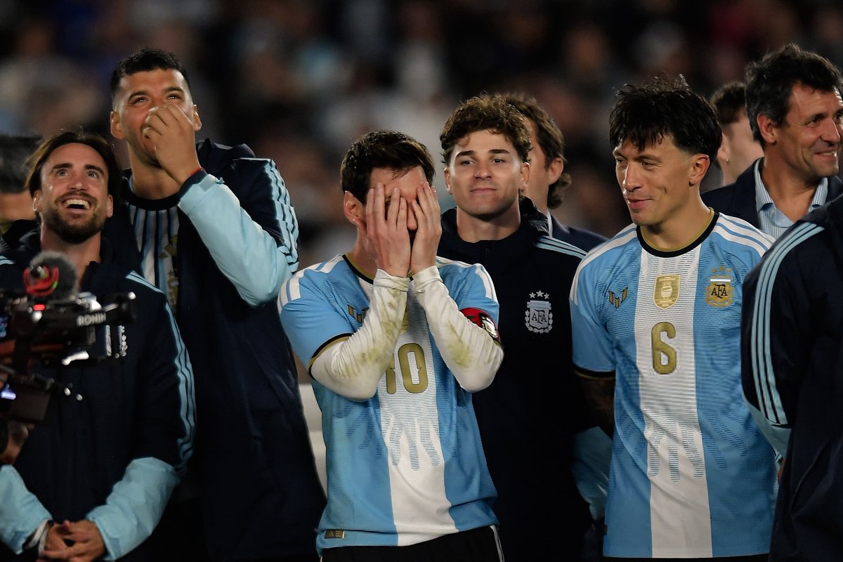 _gjr7's tweet photo. It’s over #MessiAdiós https://t.co/konaL65Xcw