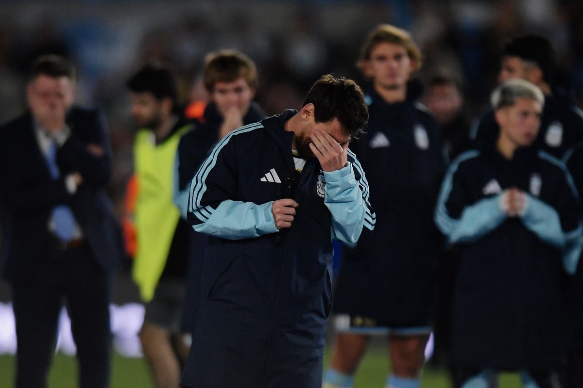 _gjr7's tweet photo. It’s over #MessiAdiós https://t.co/konaL65Xcw