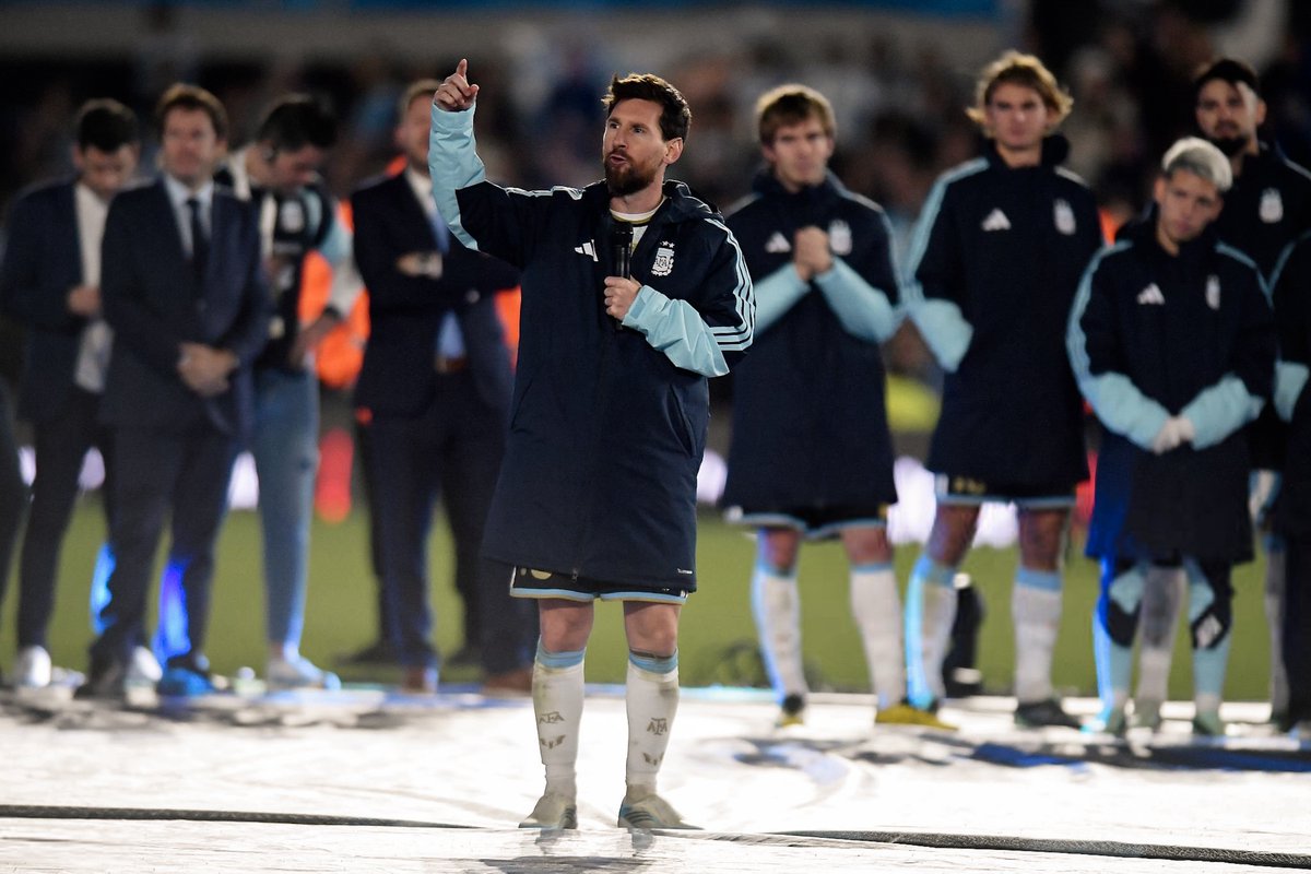 _gjr7's tweet photo. It’s over #MessiAdiós https://t.co/konaL65Xcw