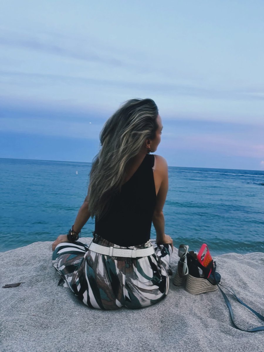 officialfey's tweet photo. Libre 🌊☀️✨🌙 https://t.co/6RY1rj4Yn8