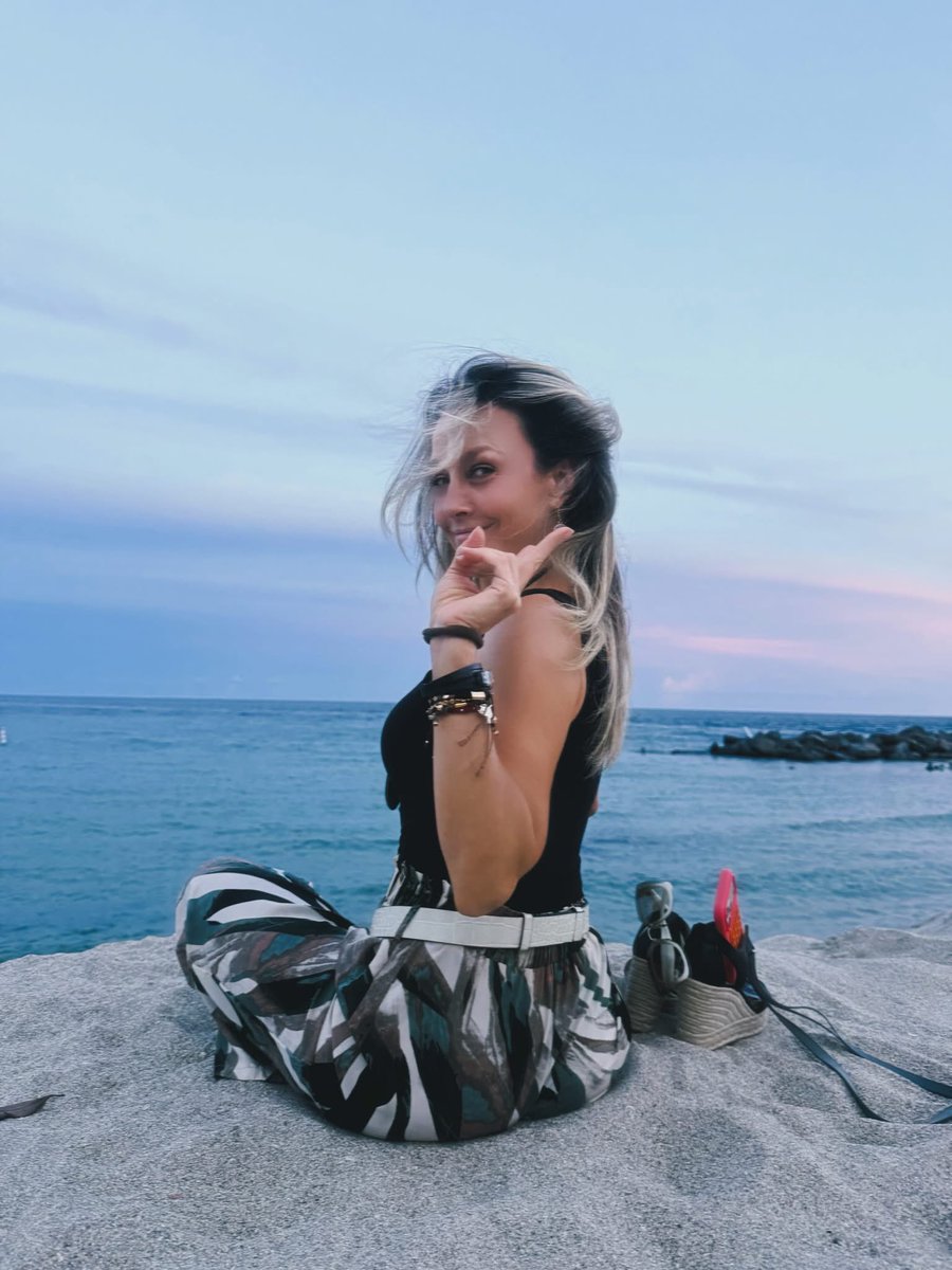 officialfey's tweet photo. Libre 🌊☀️✨🌙 https://t.co/6RY1rj4Yn8